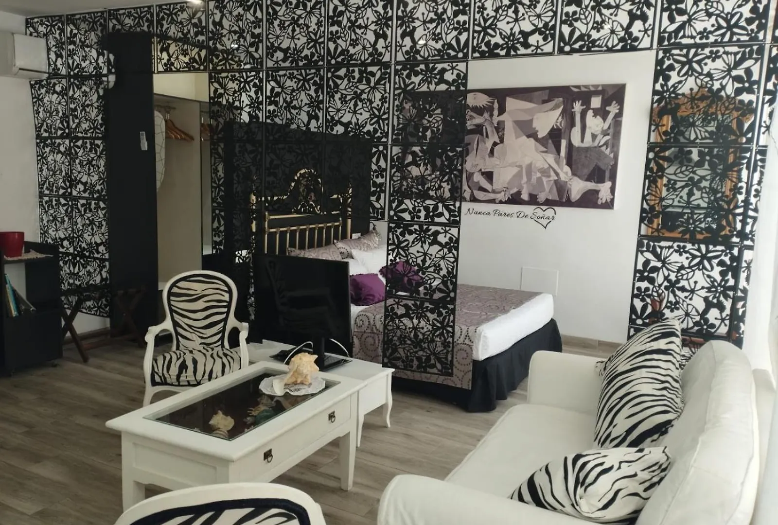 Paradise Of Dreams Apartamentos - El Solo Atico contacts